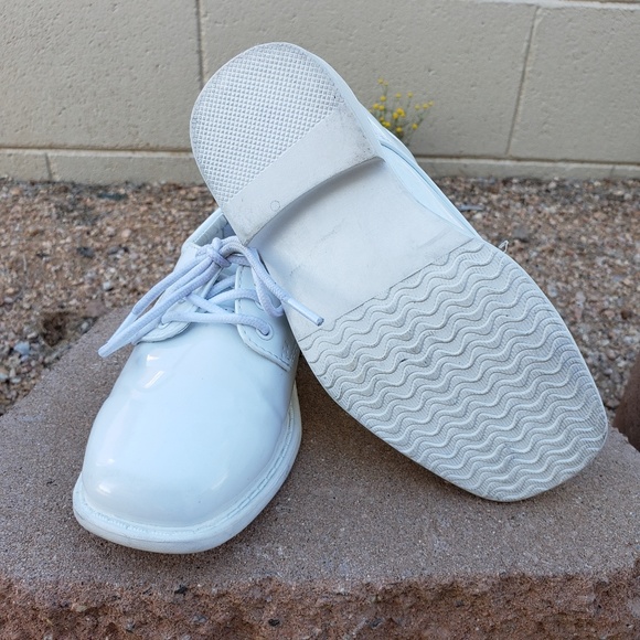 Tip top kids white patent leather shoes - Picture 2 of 3